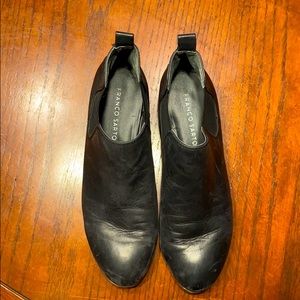 Franco Sarto ❄️ Flat black slip on booties